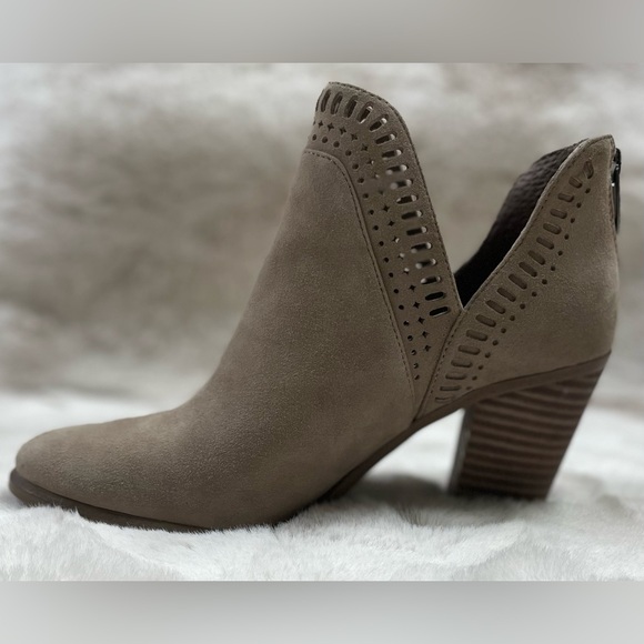 Vince Camuto Boots French Taupe Suede Leather Fileana - Womens Size 6.5M - Picture 13 of 13